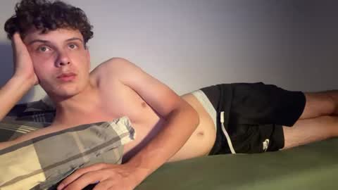 Snapshot of wilddesire18 chatting on July 2, 9:10 pm wilddesire18 online show from July 2, 9:10 pm