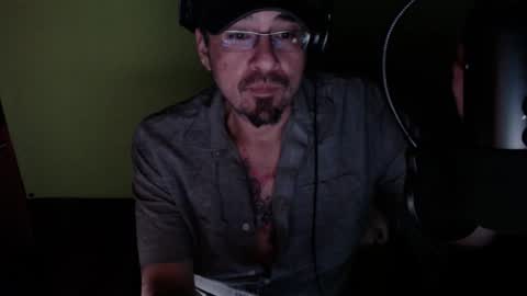 Snapshot of wildealexyz chatting on December 10, 3:52 am WildeAlex online show from December 10, 3:52 am