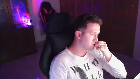Carlos online show from October 15, 9:59 pm