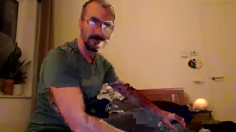 Snapshot of wildnerds chatting on October 30, 8:20 pm wildnerds online show from October 30, 8:20 pm