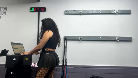 Snapshot of wildrose1111 chatting on November 5, 2:11 am WildRose online show from November 5, 2:11 am