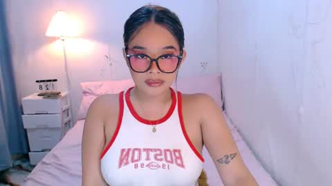 Snapshot of wildsassy0719 chatting on July 1, 3:23 pm shea online show from July 1, 3:23 pm