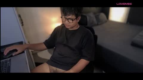 Snapshot of wildynight chatting on September 14, 4:33 am Wildy online show from September 14, 4:33 am