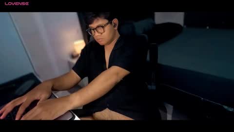 Snapshot of wildynight chatting on October 20, 2:28 pm Wildy online show from October 20, 2:28 pm