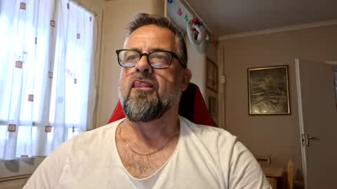 Snapshot of wilhelmus3 chatting on July 8, 1:04 pm wilhelmus3 online show from July 8, 1:04 pm