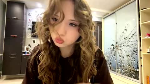 Olivia online show from February 25, 3:10 pm