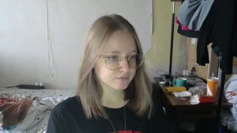 Snapshot of willenasow chatting on July 23, 5:16 am Olivia online show from July 23, 5:16 am
