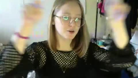 Snapshot of willenasow chatting on July 24, 5:27 am Olivia online show from July 24, 5:27 am