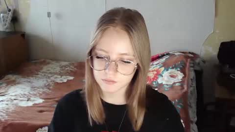 Snapshot of willenasow chatting on July 28, 5:03 am Olivia online show from July 28, 5:03 am