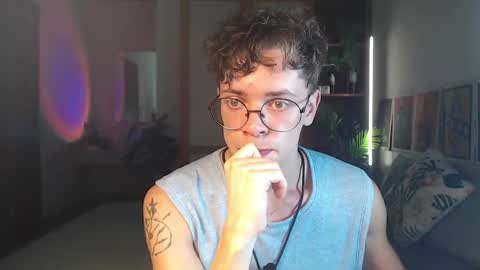 Snapshot of william_henry_a chatting on May 12, 2:58 pm William online show from May 12, 2:58 pm