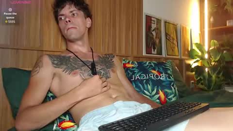 Snapshot of william_henry_a chatting on July 18, 11:47 am William online show from July 18, 11:47 am
