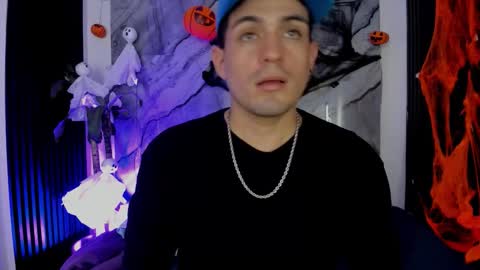 Snapshot of william_steel_ chatting on October 22, 4:24 am William Steel online show from October 22, 4:24 am