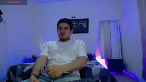 Snapshot of william_steel_ chatting on May 6, 11:37 am William Steel online show from May 6, 11:37 am