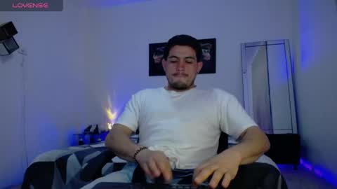 Snapshot of william_steel_ chatting on May 8, 12:49 am William Steel online show from May 8, 12:49 am