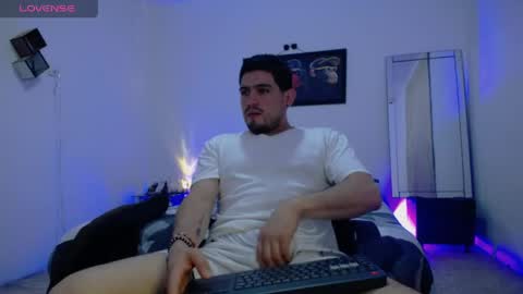 Snapshot of william_steel_ chatting on May 8, 12:54 pm William Steel online show from May 8, 12:54 pm