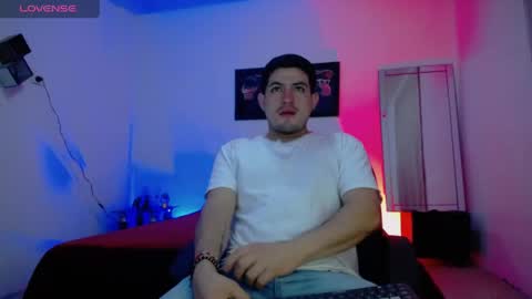 Snapshot of william_steel_ chatting on May 11, 10:32 am William Steel online show from May 11, 10:32 am