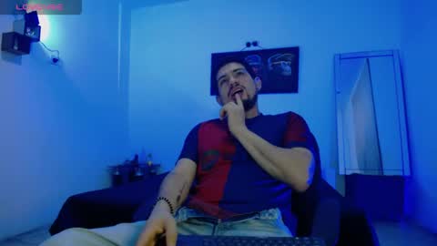 Snapshot of william_steel_ chatting on May 31, 12:01 pm William Steel online show from May 31, 12:01 pm