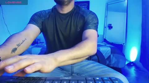 Snapshot of william_steel_ chatting on June 15, 12:29 pm William Steel online show from June 15, 12:29 pm