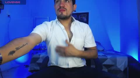 Snapshot of william_steel_ chatting on June 17, 11:23 am William Steel online show from June 17, 11:23 am