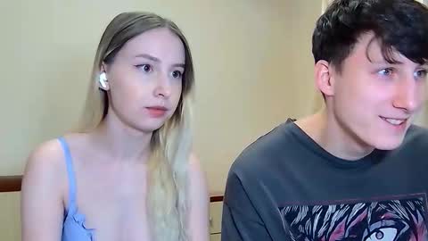 Snapshot of williamandmia chatting on February 15, 4:58 pm William and Mia online show from February 15, 4:58 pm