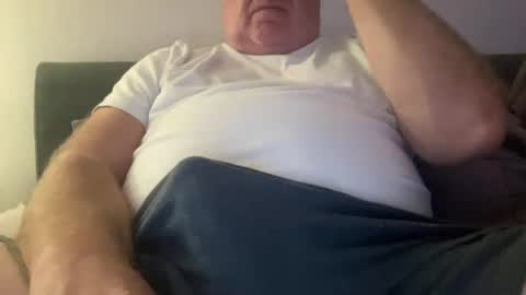 Snapshot of willieb777 chatting on October 13, 1:27 am willieb777 online show from October 13, 1:27 am