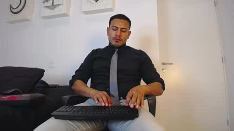 Snapshot of willsandler1 chatting on July 17, 8:03 pm Will Sandler online show from July 17, 8:03 pm