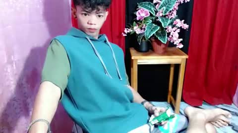 Snapshot of win_boy chatting on June 30, 9:32 am win_boy online show from June 30, 9:32 am