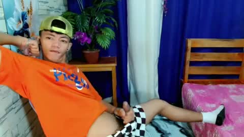Snapshot of win_boy chatting on July 3, 12:28 am win_boy online show from July 3, 12:28 am