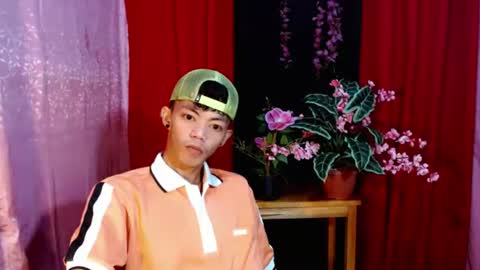 Snapshot of win_boy chatting on July 3, 8:26 pm win_boy online show from July 3, 8:26 pm
