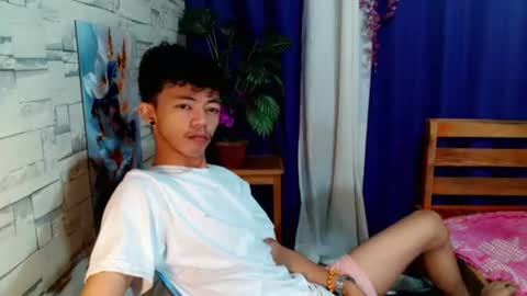 Snapshot of win_boy chatting on July 18, 9:51 pm win_boy online show from July 18, 9:51 pm
