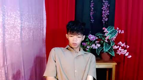 Snapshot of win_boy chatting on July 23, 9:18 am win_boy online show from July 23, 9:18 am