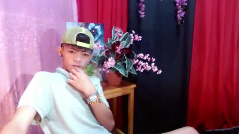 Snapshot of win_boy chatting on July 28, 9:36 pm win_boy online show from July 28, 9:36 pm
