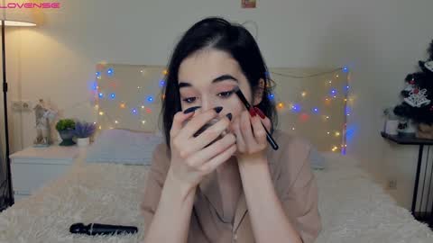 Amalia and Mia online show from December 29, 7:17 am