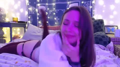 Eevie online show from December 5, 2:53 am