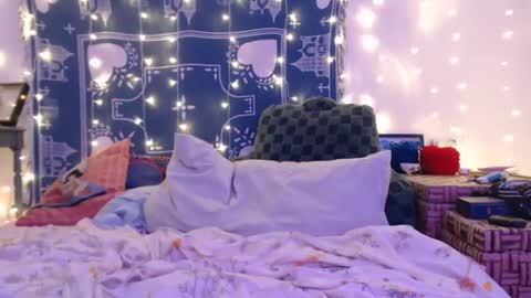 Eevie online show from December 26, 2:12 am