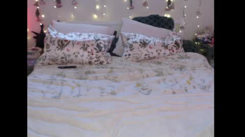 Eevie online show from April 29, 10:16 pm