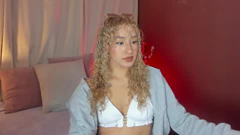 Snapshot of wini_fer chatting on June 18, 12:31 pm Wini Fer online show from June 18, 12:31 pm