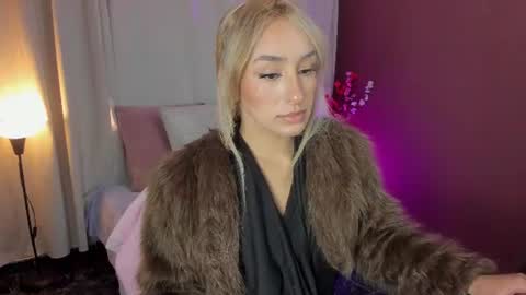 Snapshot of wini_fer chatting on June 20, 12:30 pm Wini Fer online show from June 20, 12:30 pm