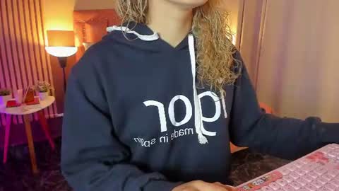 Snapshot of wini_fer chatting on July 17, 12:45 pm Wini Fer online show from July 17, 12:45 pm