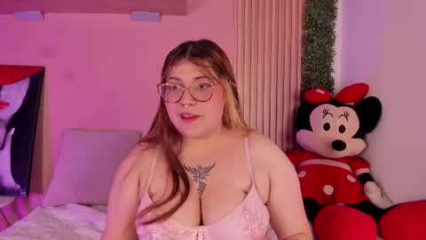 Snapshot of winnie_mya chatting on June 25, 5:12 am Winnie online show from June 25, 5:12 am