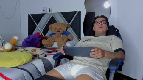 winniepooh_69 online show from May 2, 7:46 am