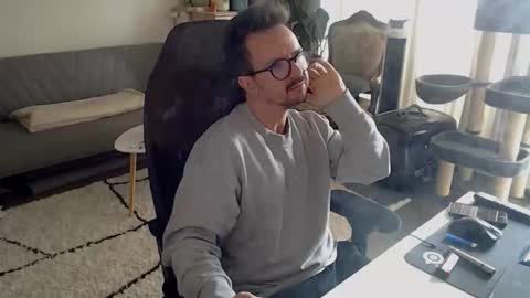 cream36 online show from October 11, 12:15 pm