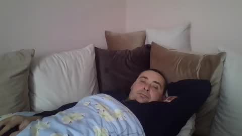 Snapshot of winston1982q chatting on April 2, 12:25 pm winston1982q online show from April 2, 12:25 pm