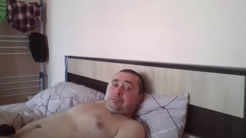 Snapshot of winston1982q chatting on April 12, 8:41 am winston1982q online show from April 12, 8:41 am