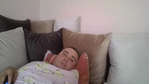 Snapshot of winston1982q chatting on April 13, 6:41 am winston1982q online show from April 13, 6:41 am