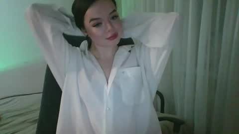 Snapshot of winter__white_rose chatting on April 13, 6:57 pm Emma online show from April 13, 6:57 pm