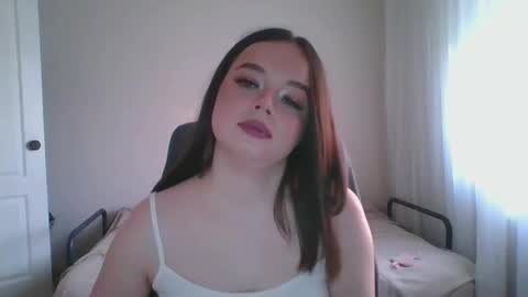 Snapshot of winter__white_rose chatting on May 5, 4:48 pm Emma online show from May 5, 4:48 pm