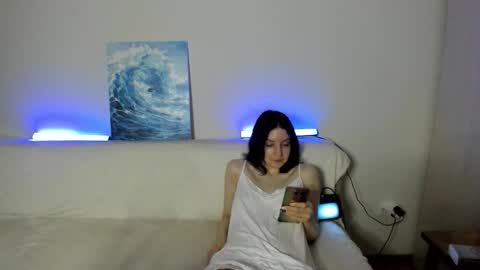 Snapshot of winter_moonl chatting on December 16, 12:43 pm Vika online show from December 16, 12:43 pm