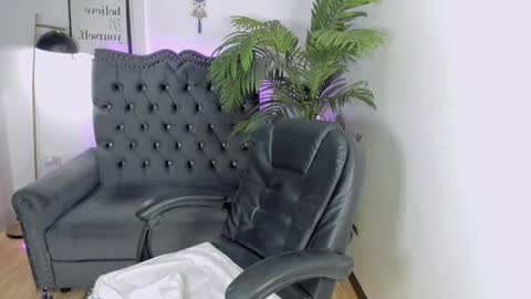 Snapshot of winterkissesx chatting on June 25, 2:11 am Winter online show from June 25, 2:11 am