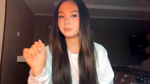 Amina online show from October 25, 2:24 pm